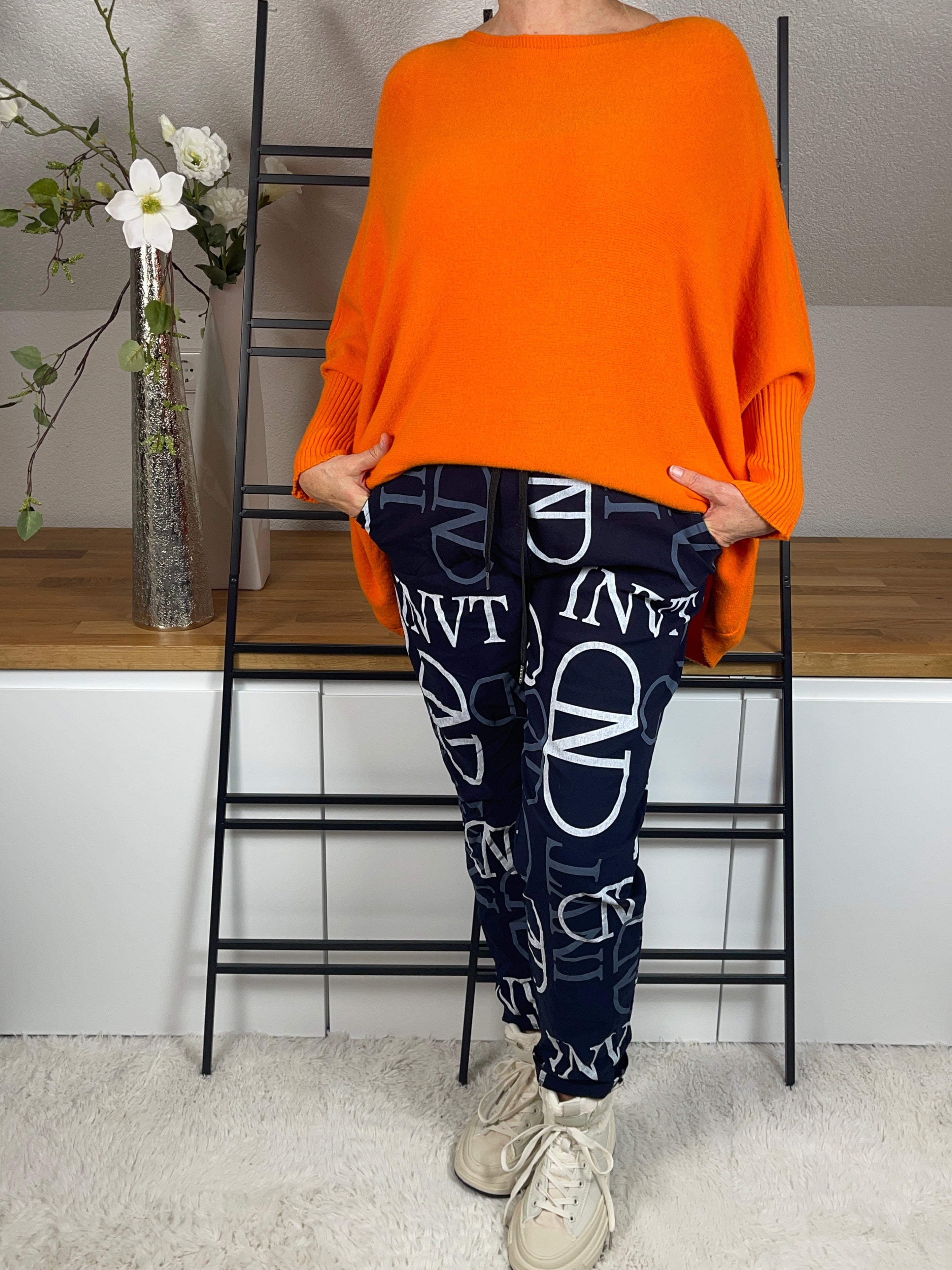 • Jogginghose mit Schriftzug
• JogPant mit Buchstaben
• Jogginghose mit Print
• Jogginghose mit Lettern
• Jogginghose bedruckt
• Bedruckte JogPant
• Jogginghose mit Text
• Jogger mit Schriftzug