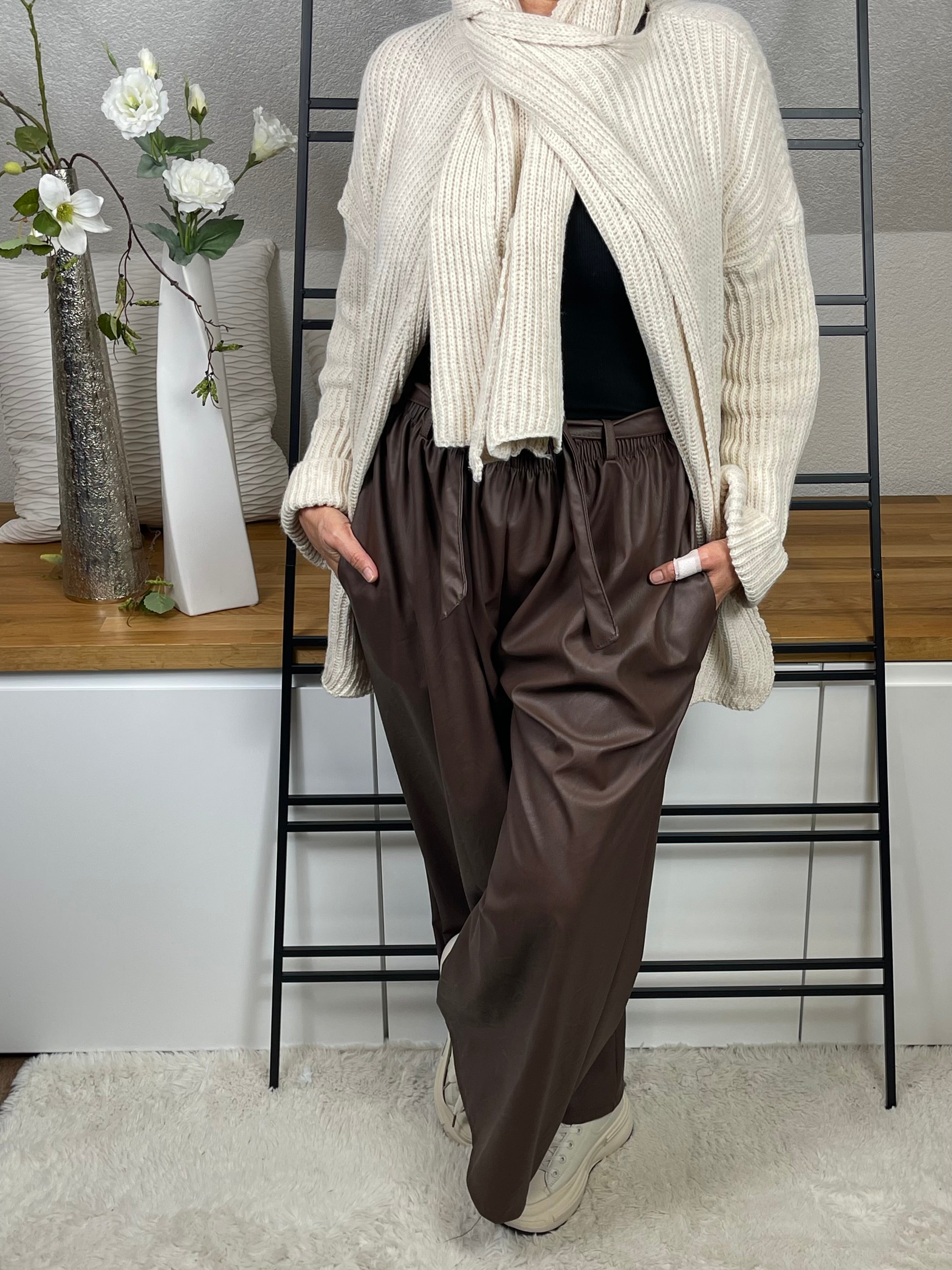 Elegante Damen Jogpant mit Gürtel „Kunstleder“ Gr. 44 -52 in 4 Farben
