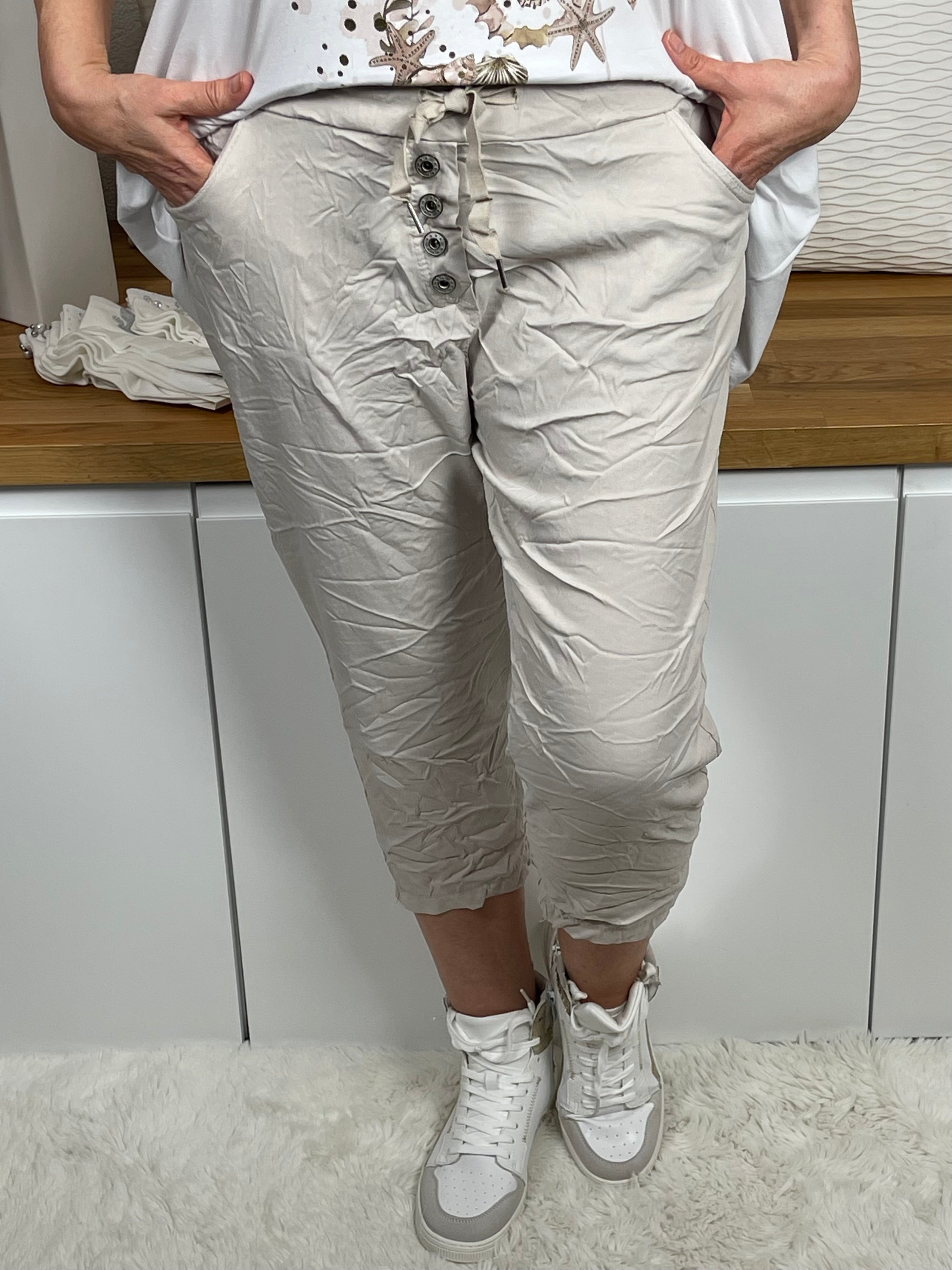 !!!!KEINE RETOURE MÖGLICH!!!!Damen - Jogpant 3/4 mit schöner Zier - Knopfleiste Einheitsgrösse Gr. 42 - 48/50 in vielen Farben