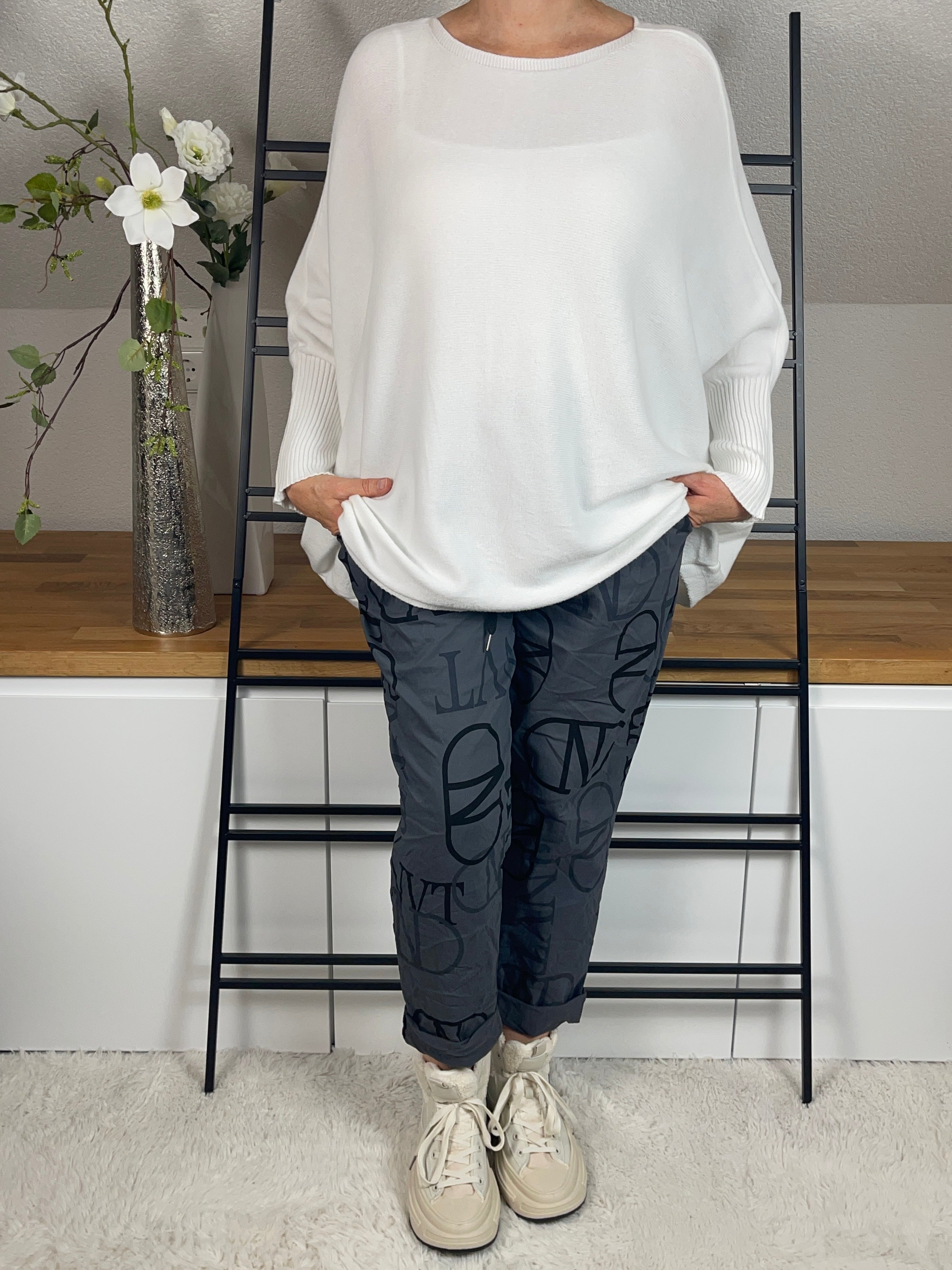 • Jogginghose mit Schriftzug
• JogPant mit Buchstaben
• Jogginghose mit Print
• Jogginghose mit Lettern
• Jogginghose bedruckt
• Bedruckte JogPant
• Jogginghose mit Text
• Jogger mit Schriftzug