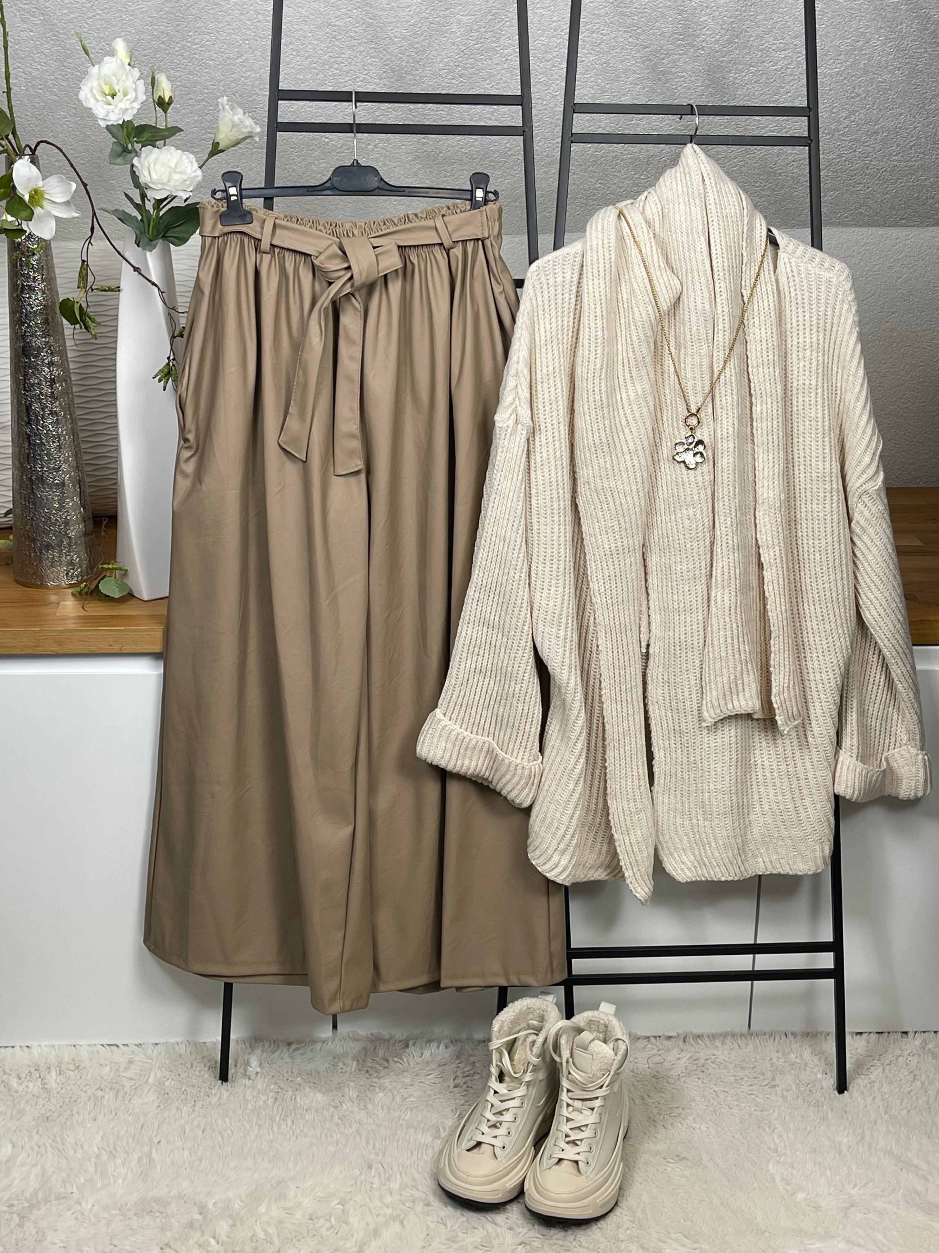 Elegante Damen Jogpant mit Gürtel „Kunstleder“ Gr. 44 -52 in 4 Farben