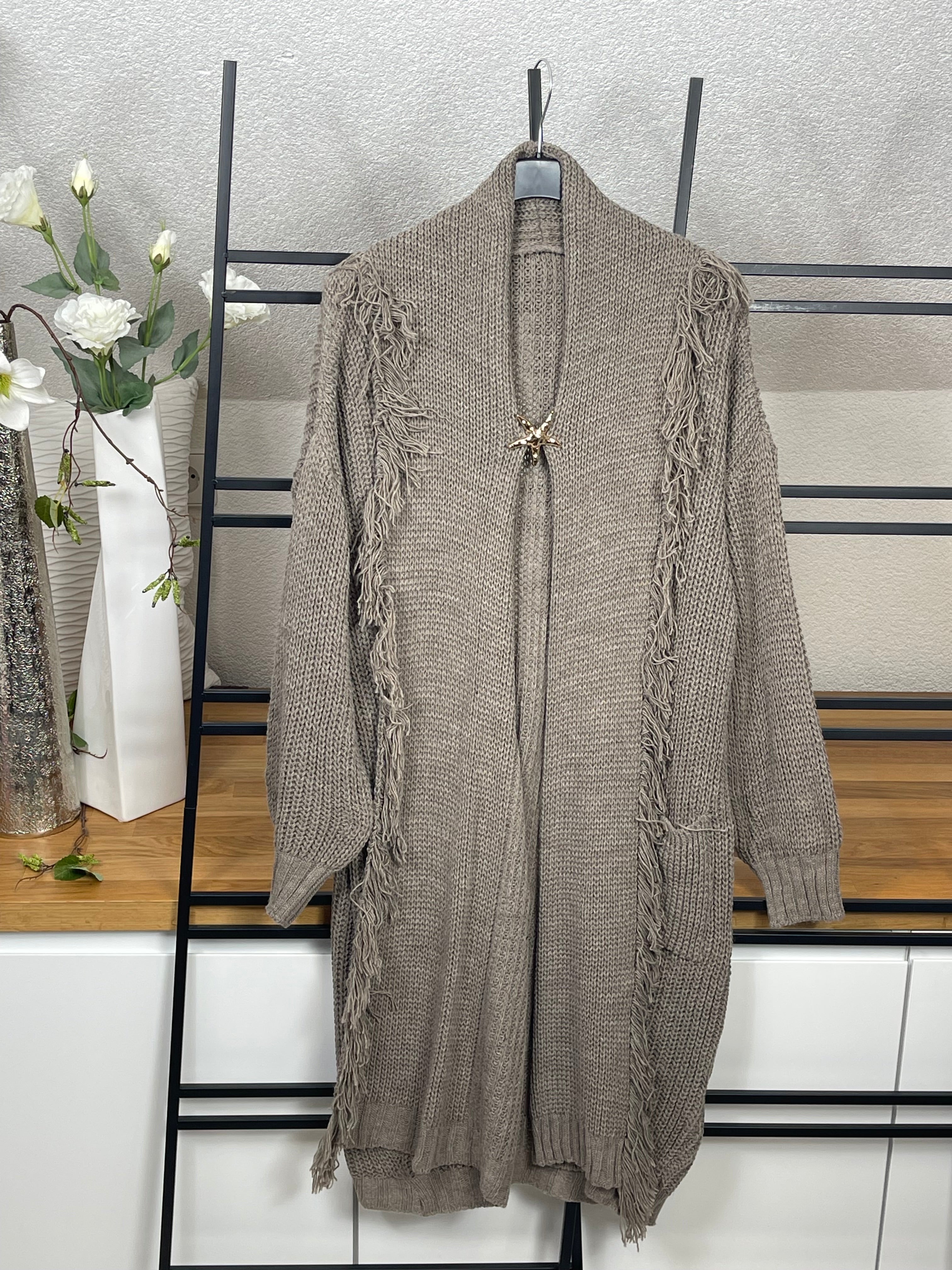 Damen Strickmantel mit Brosche Einheitsgrösse Gr. 38 - 48+ in 7 Farben