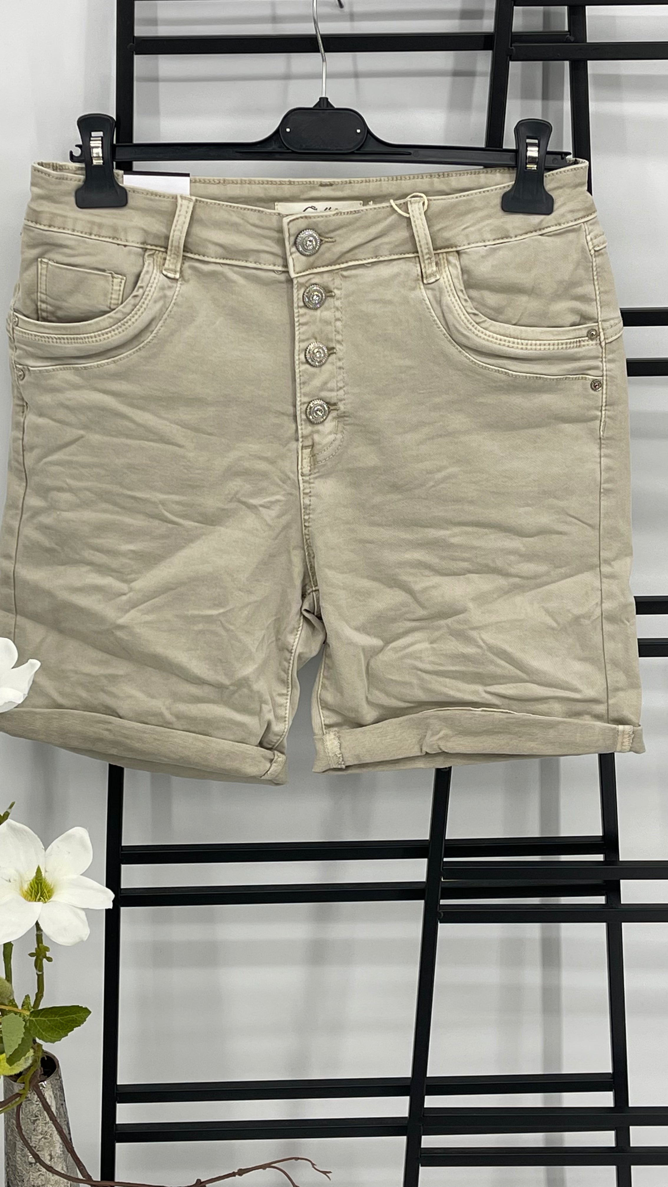 !!!!KEINE RETOURE MÖGLICH!!!!
Jeans - Short Gr. 34 - 42