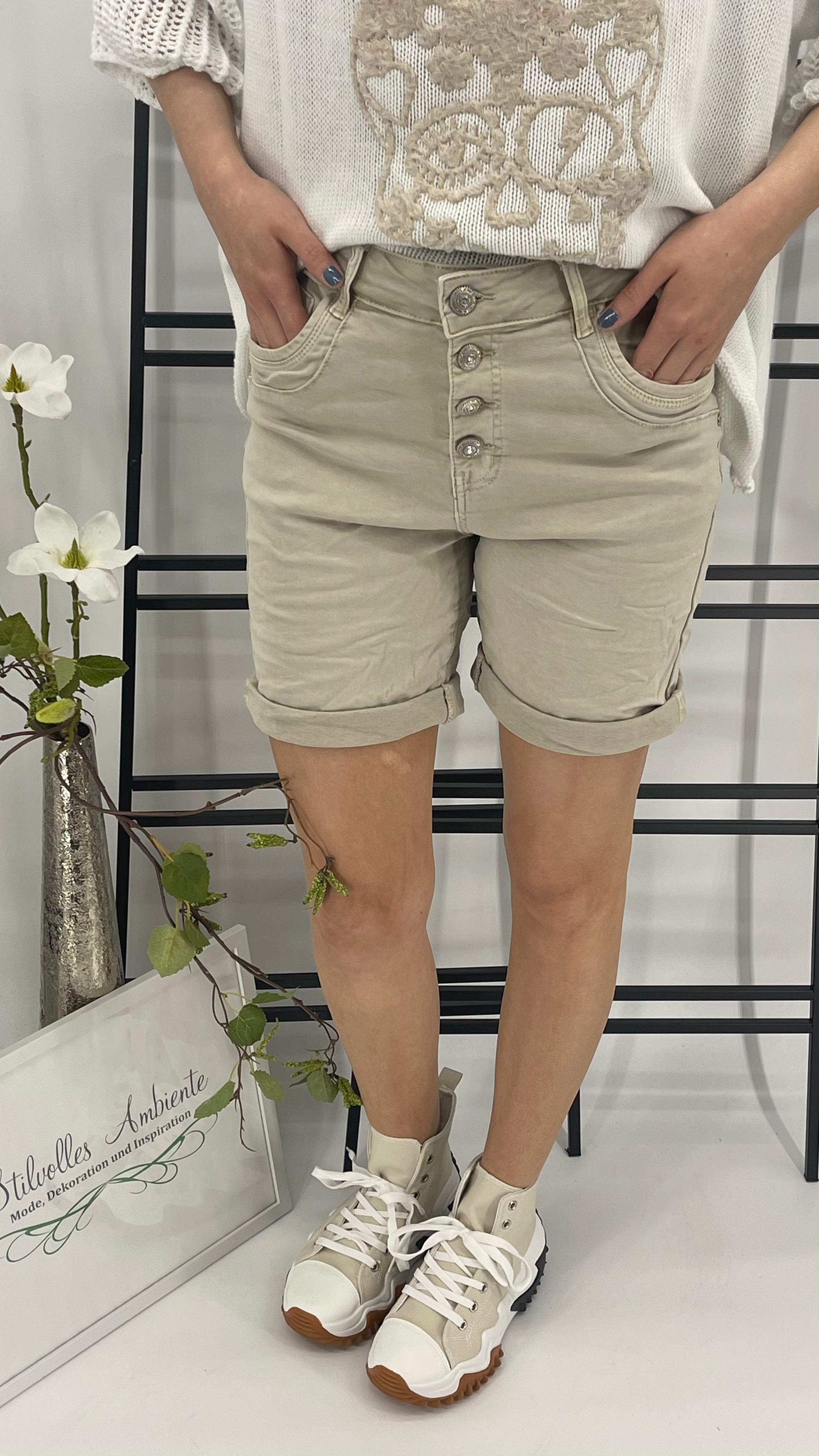 !!!!KEINE RETOURE MÖGLICH!!!!
Jeans - Short Gr. 34 - 42