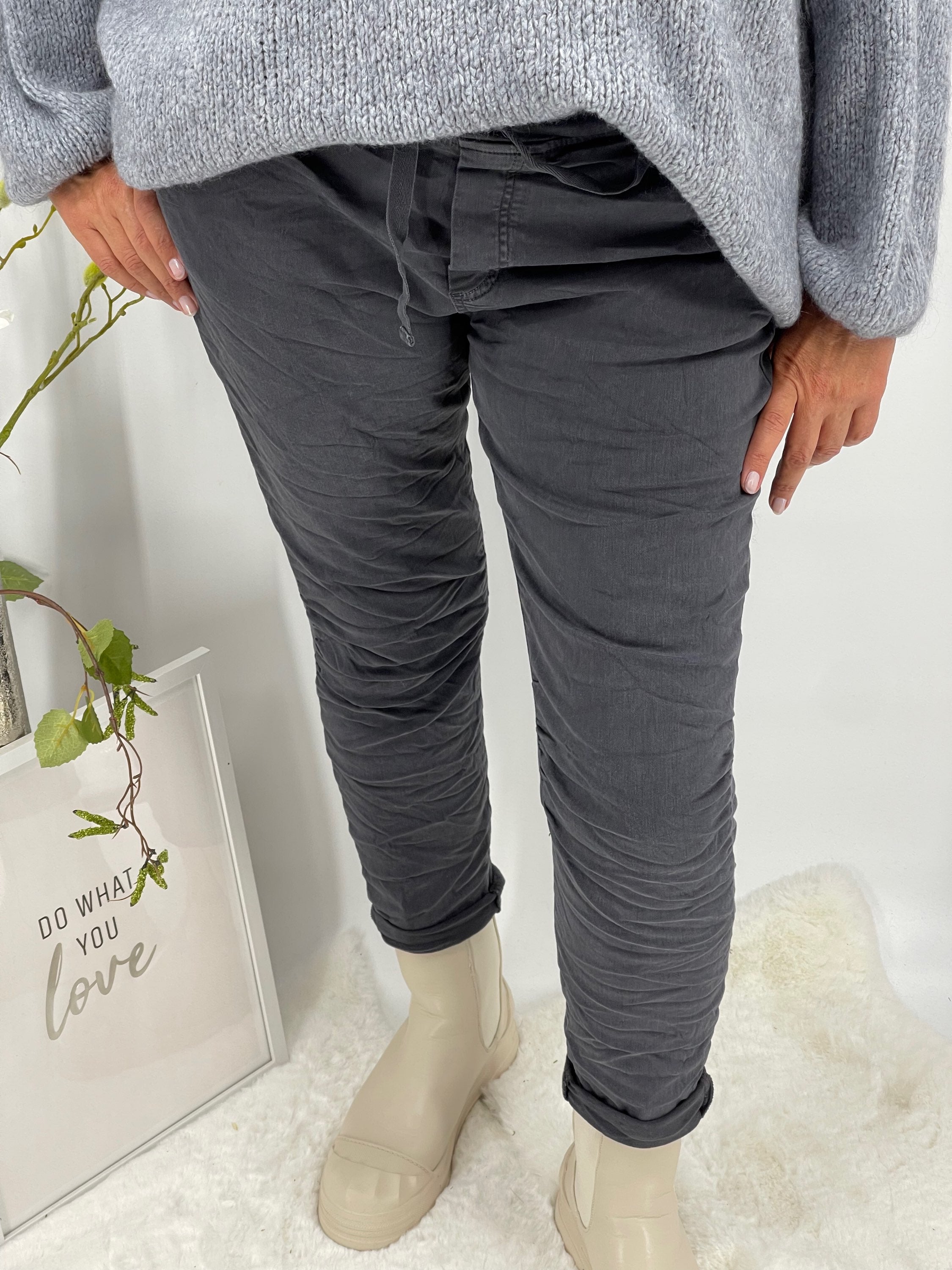 !!!!KEINE RETOURE MÖGLICH!!!!
Jeans mit Kordel Gr. 34 - 42