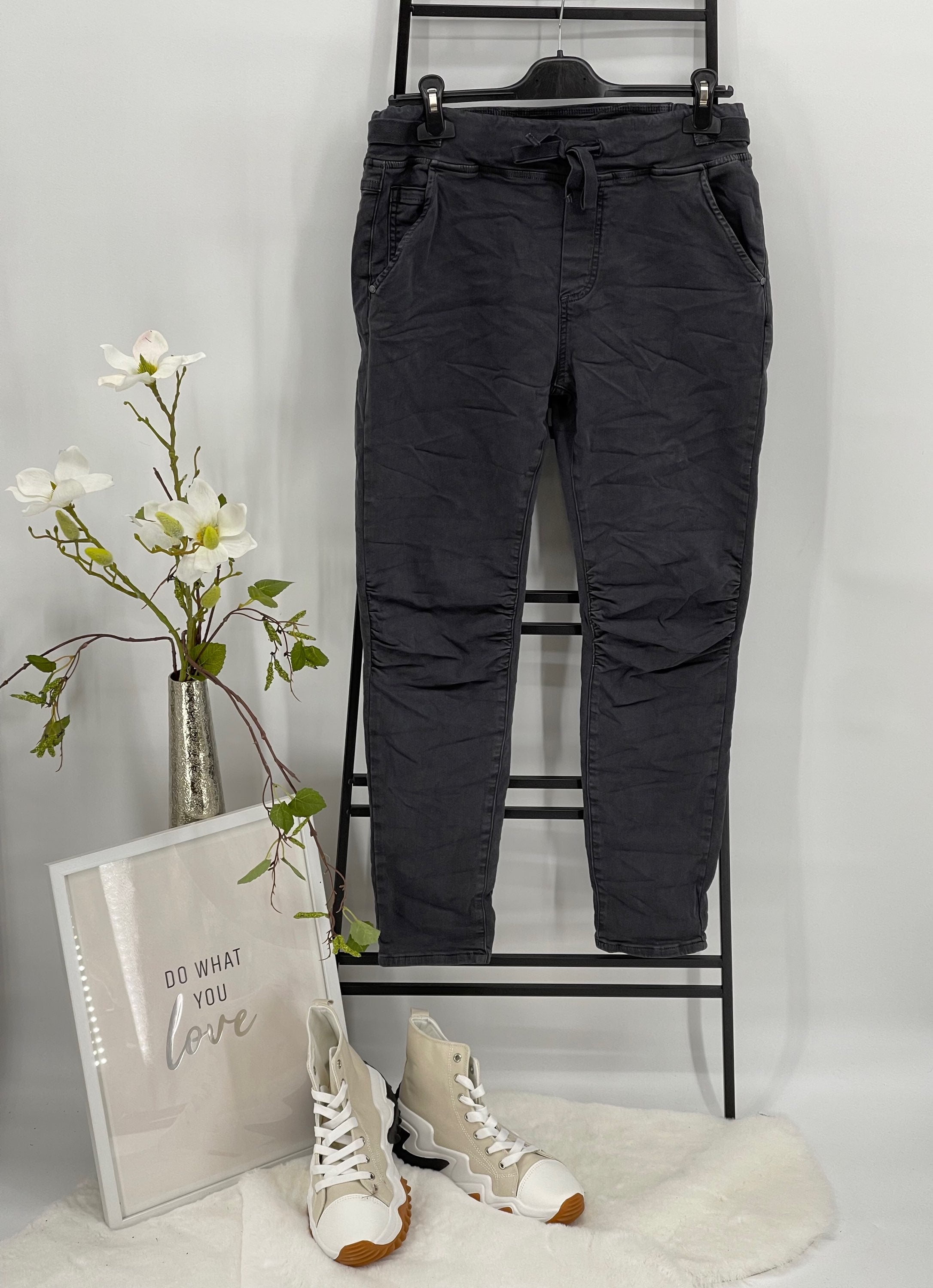 !!!!KEINE RETOURE MÖGLICH!!!!
Jeans mit Kordel Gr. 34 - 42