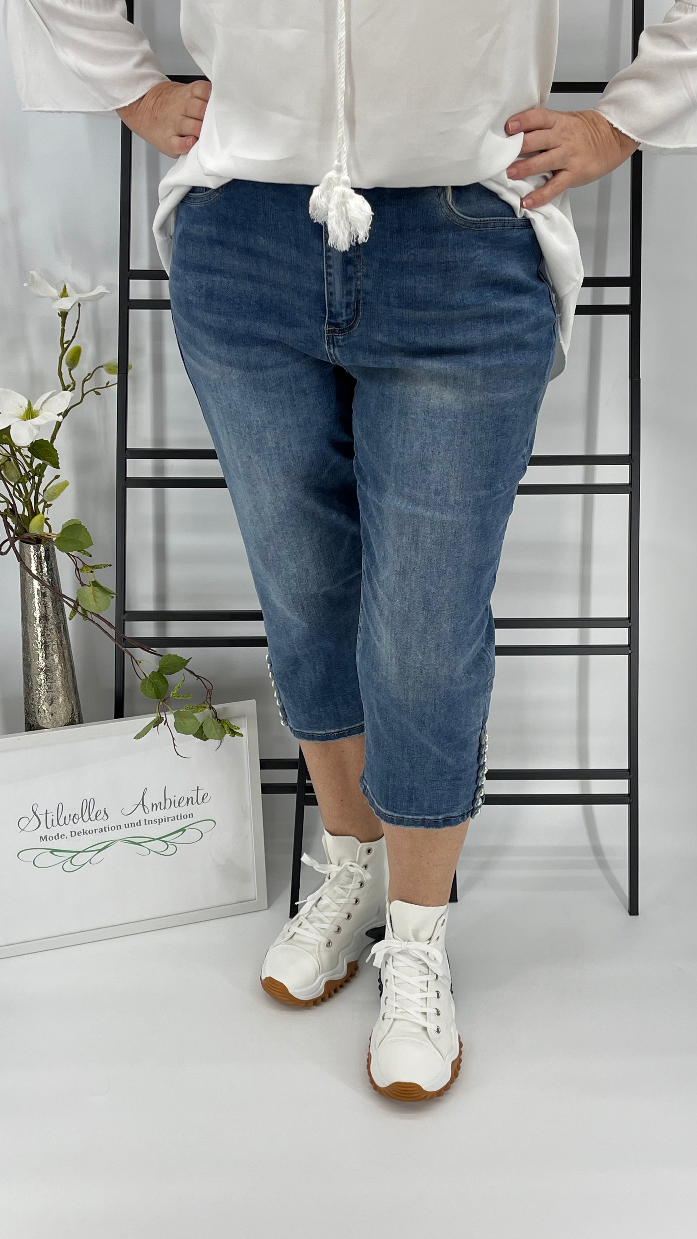 !!!!KEINE RETOURE MÖGLICH!!!!
3/4 Jeans mit Perlen Gr. 38 - 48