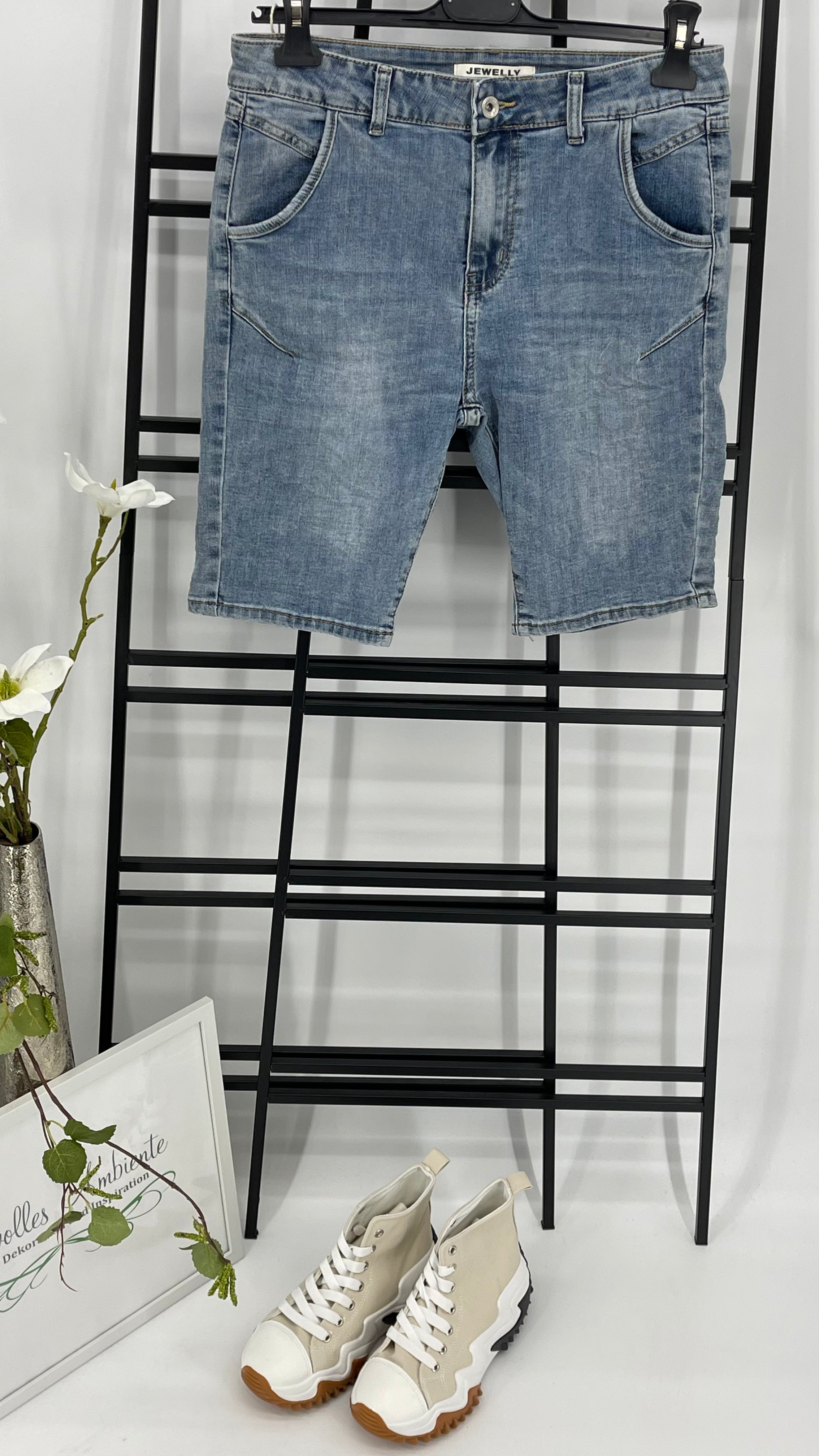 !!!!KEINE RETOURE MÖGLICH!!!!
Jeans - Short Gr. 34 - 42