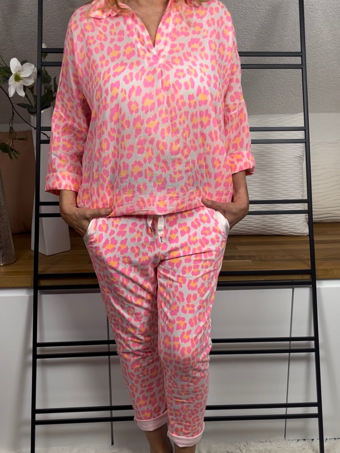 Damen - Bluse „Animallove“ Einheitsgrösse Gr. 38 - 46 in neonpink