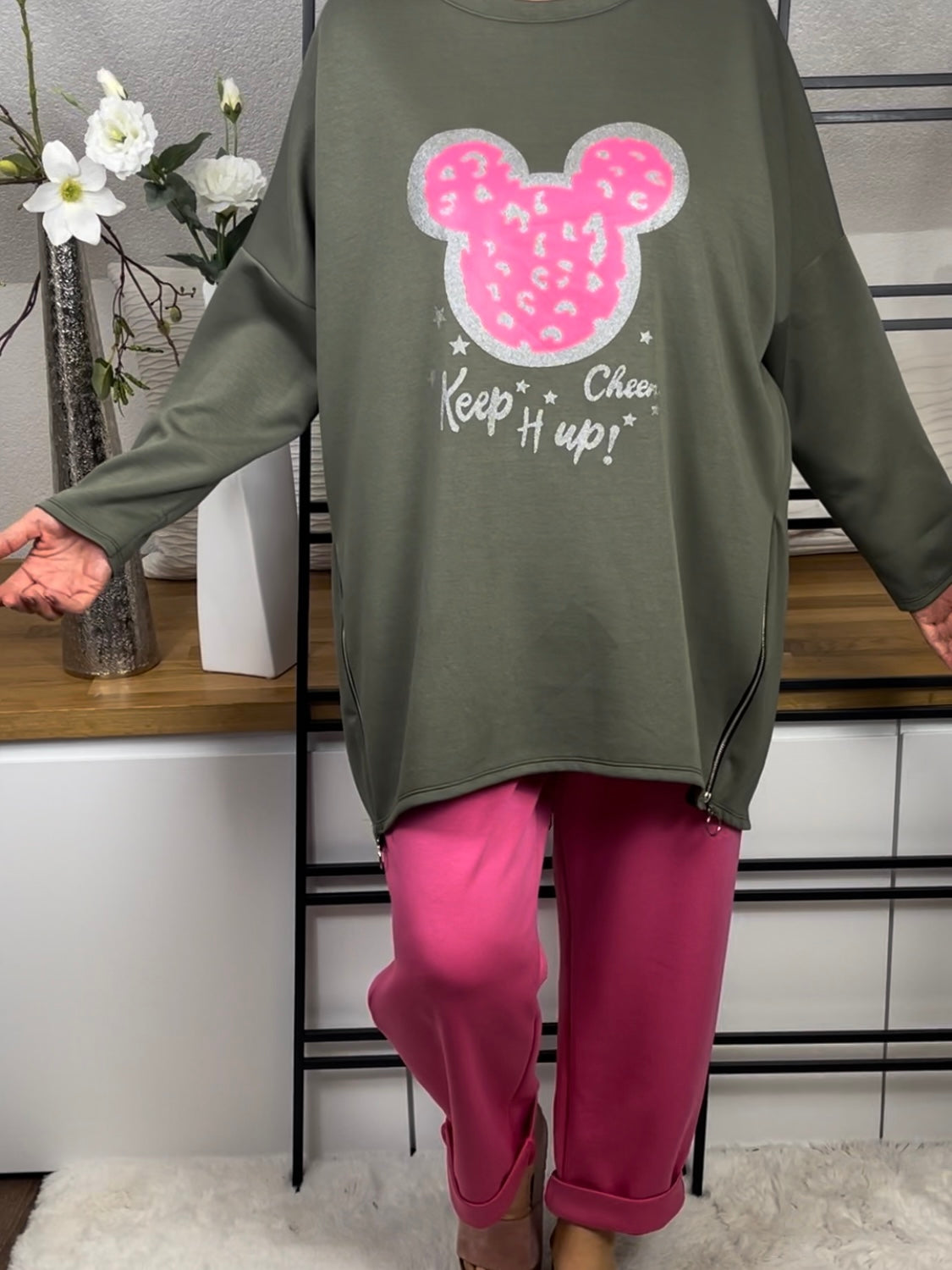 Damen - Sweatshirt  „Mickey Mouse“ Einheitsgrösse Gr. 42 - 48 in khaki
