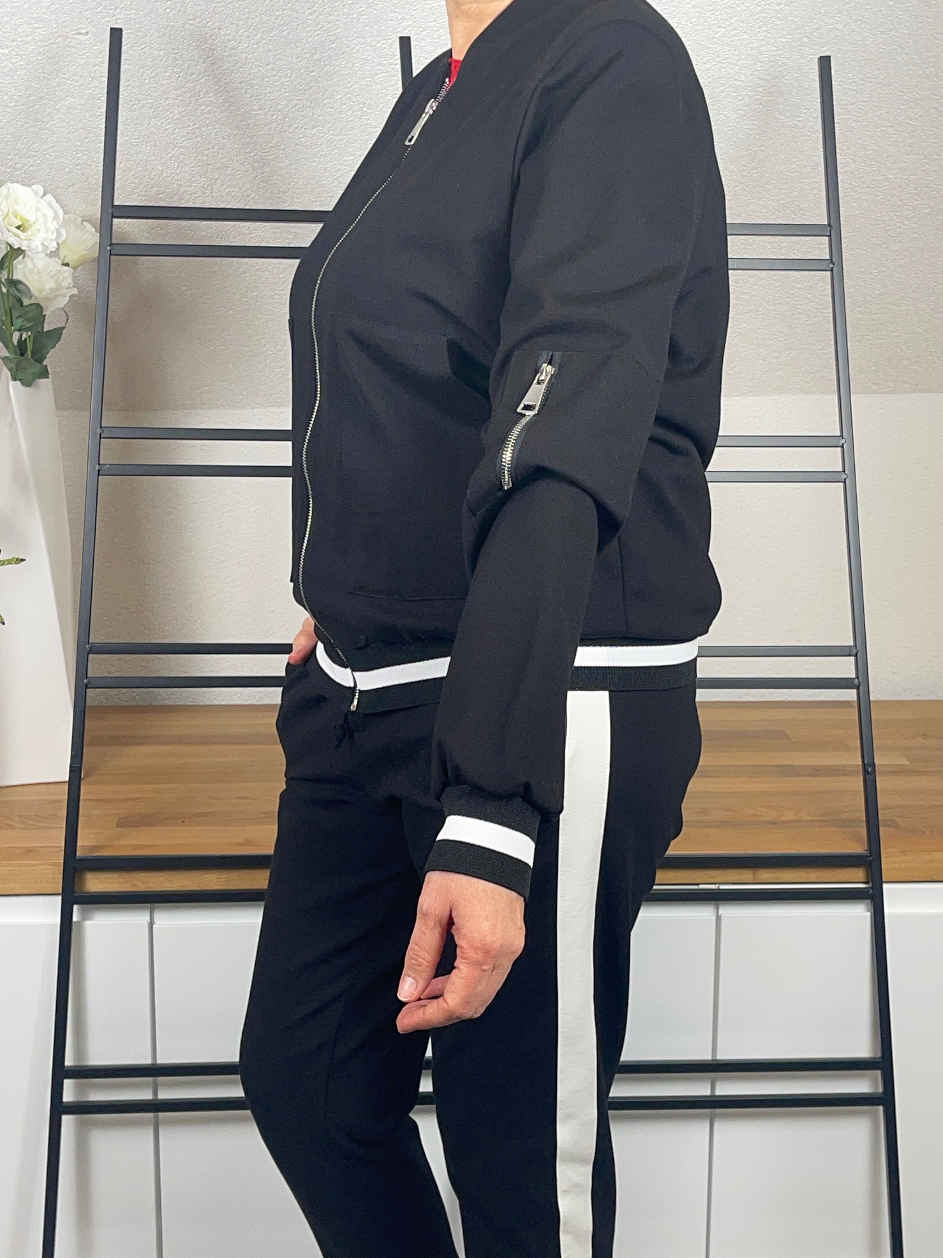 Damen - Blouson mit weißen Streifen- Hosenanzug „Tessa“ in schwarz