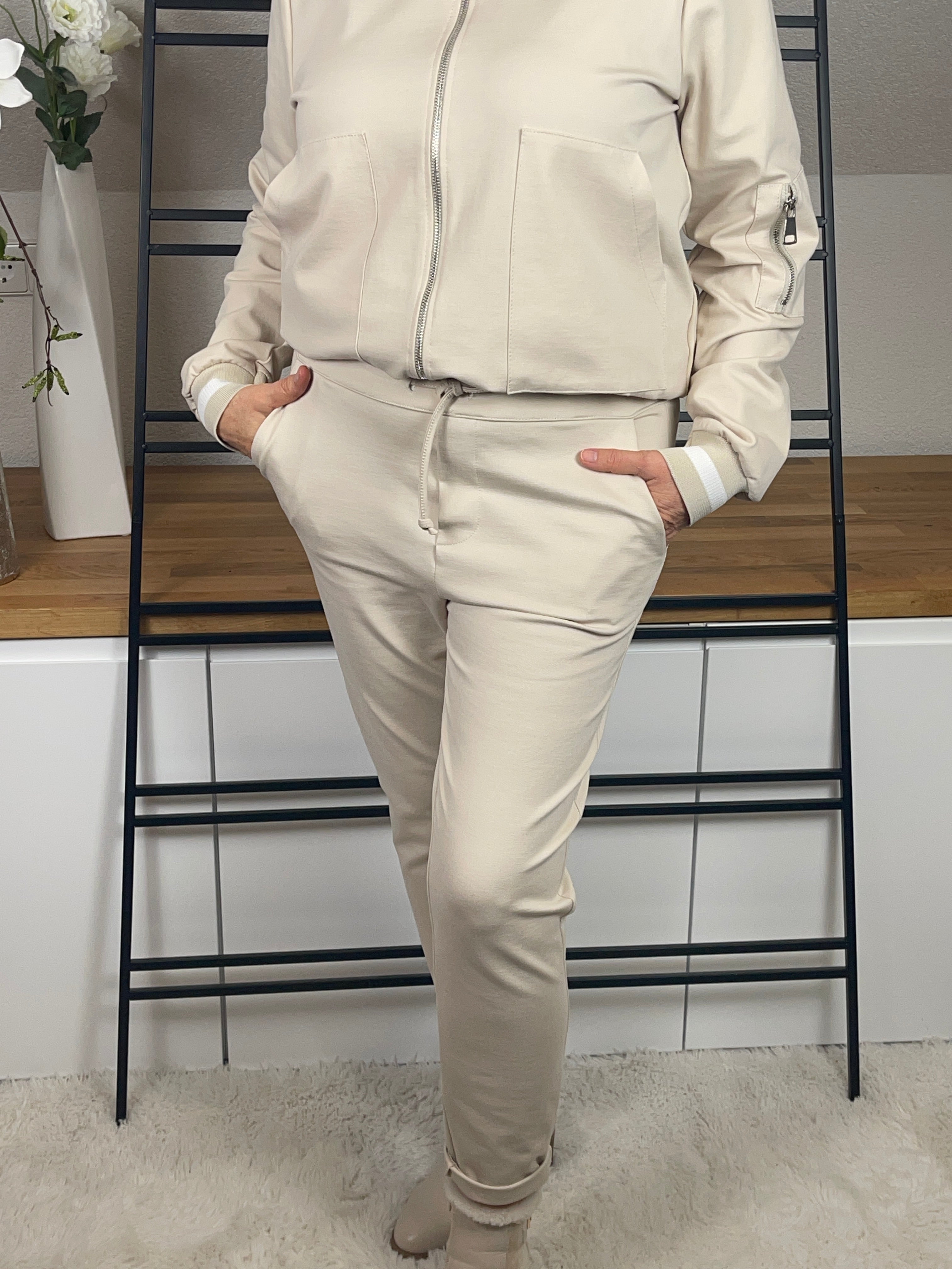 Damen - Jogpant - Hosenanzug „Tessa“ Grösse in hellbeige