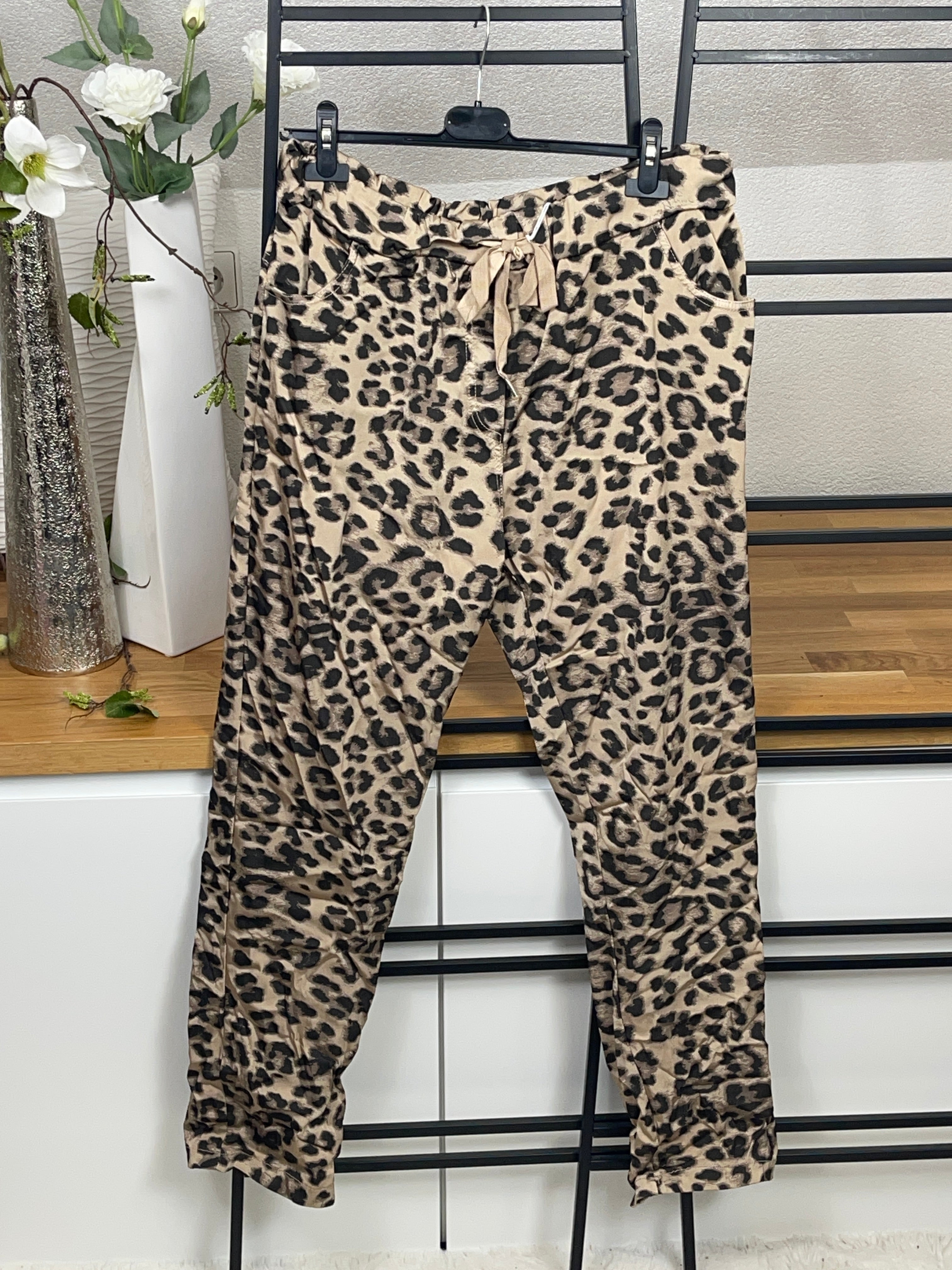 Damen - Jogpant „Shiney“ Animal Print Einheitsgrösse Gr. 42 - 48+ in 2 Farben