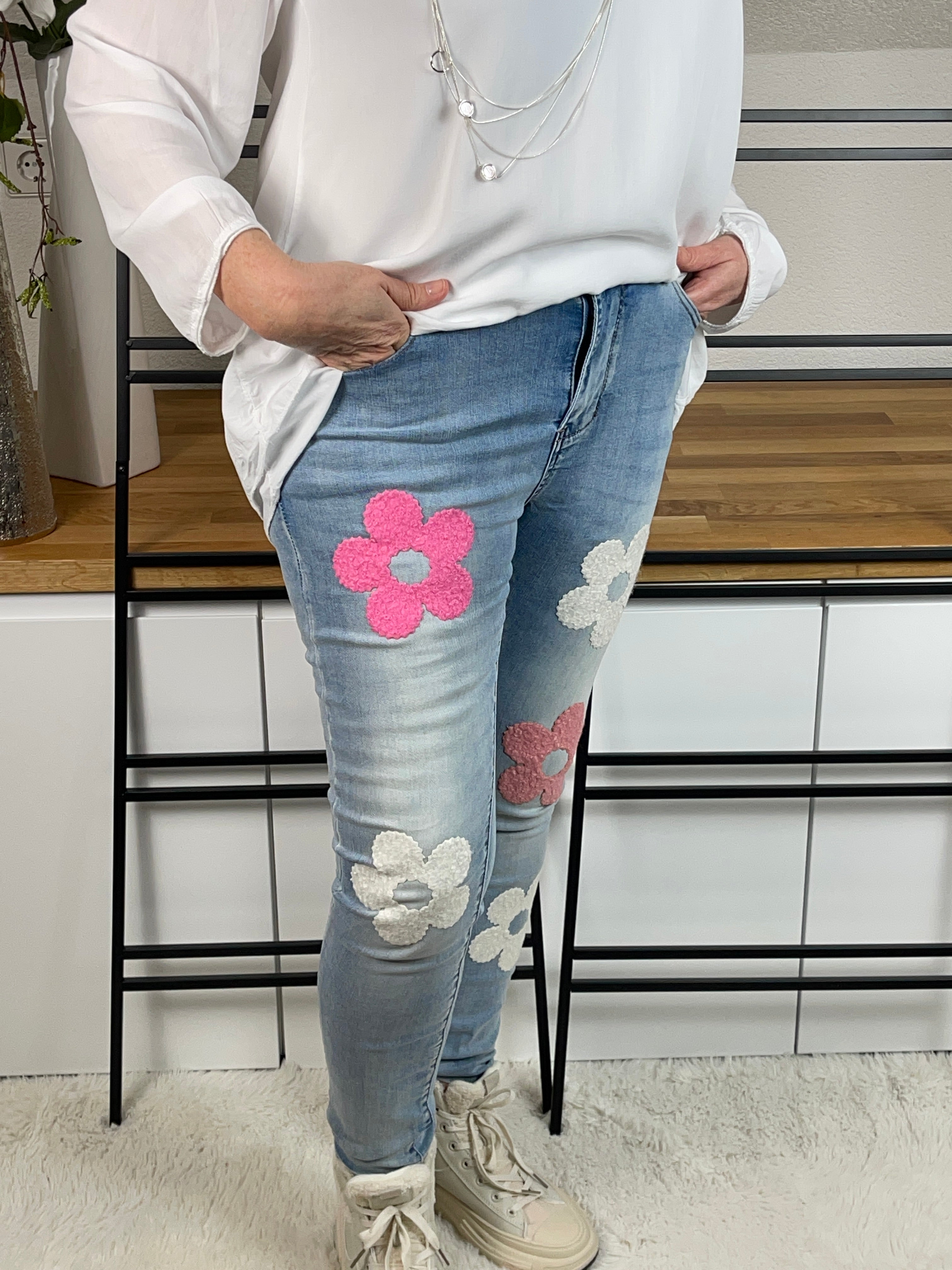 „Fällt groß aus“ Jeans „Blütezeit“ Gr. 38 - 48