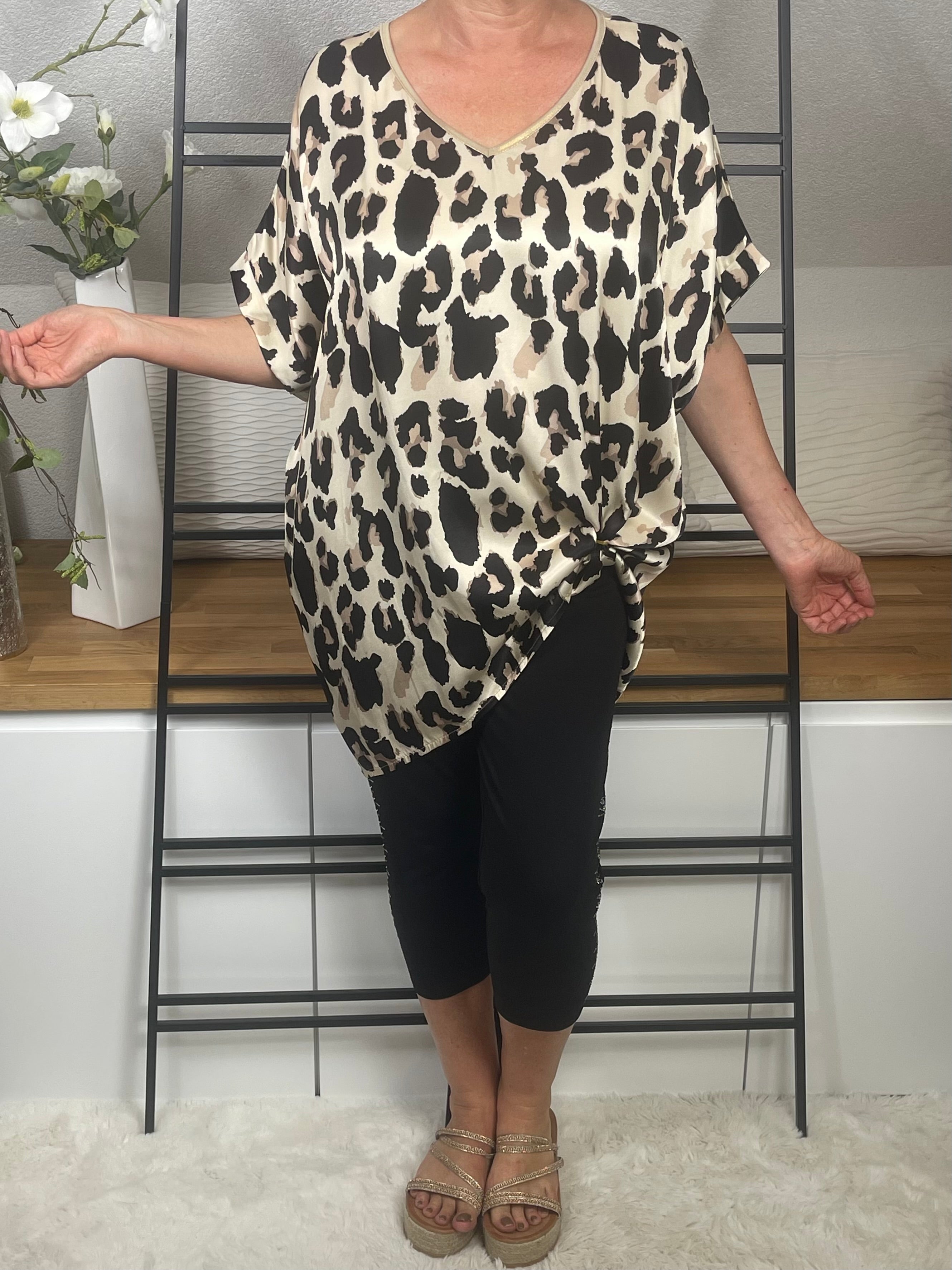 Hochwertiges Damen Blusen - Shirt mit „Animal Print“ Einheitsgrösse Gr. 44 - 50 in weiß - braun