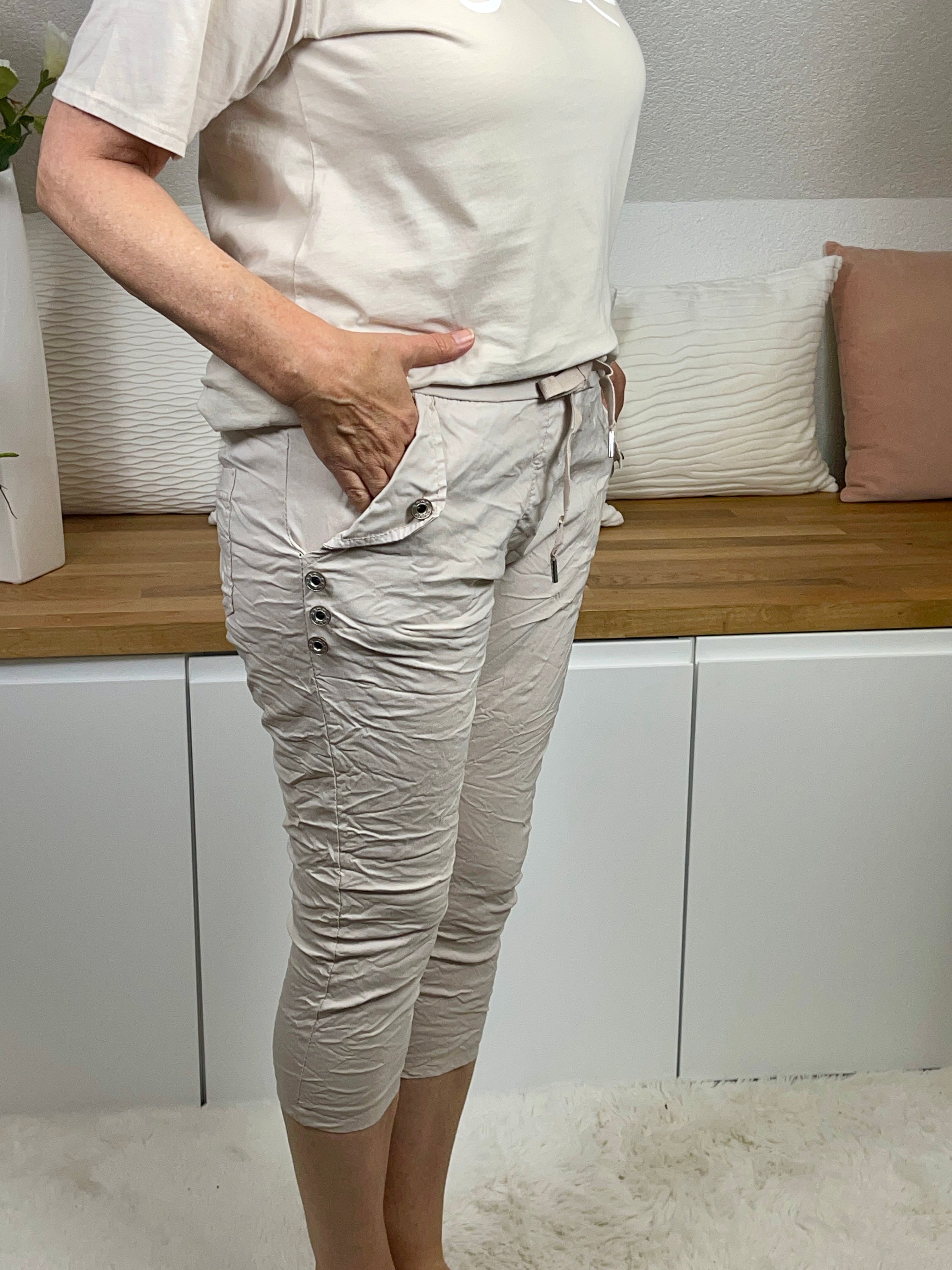 Damen - 3/4 - Jogpant mit Zierknöpfen Einheitsgrösse Gr. 36 - 40/42 in 3 Farben