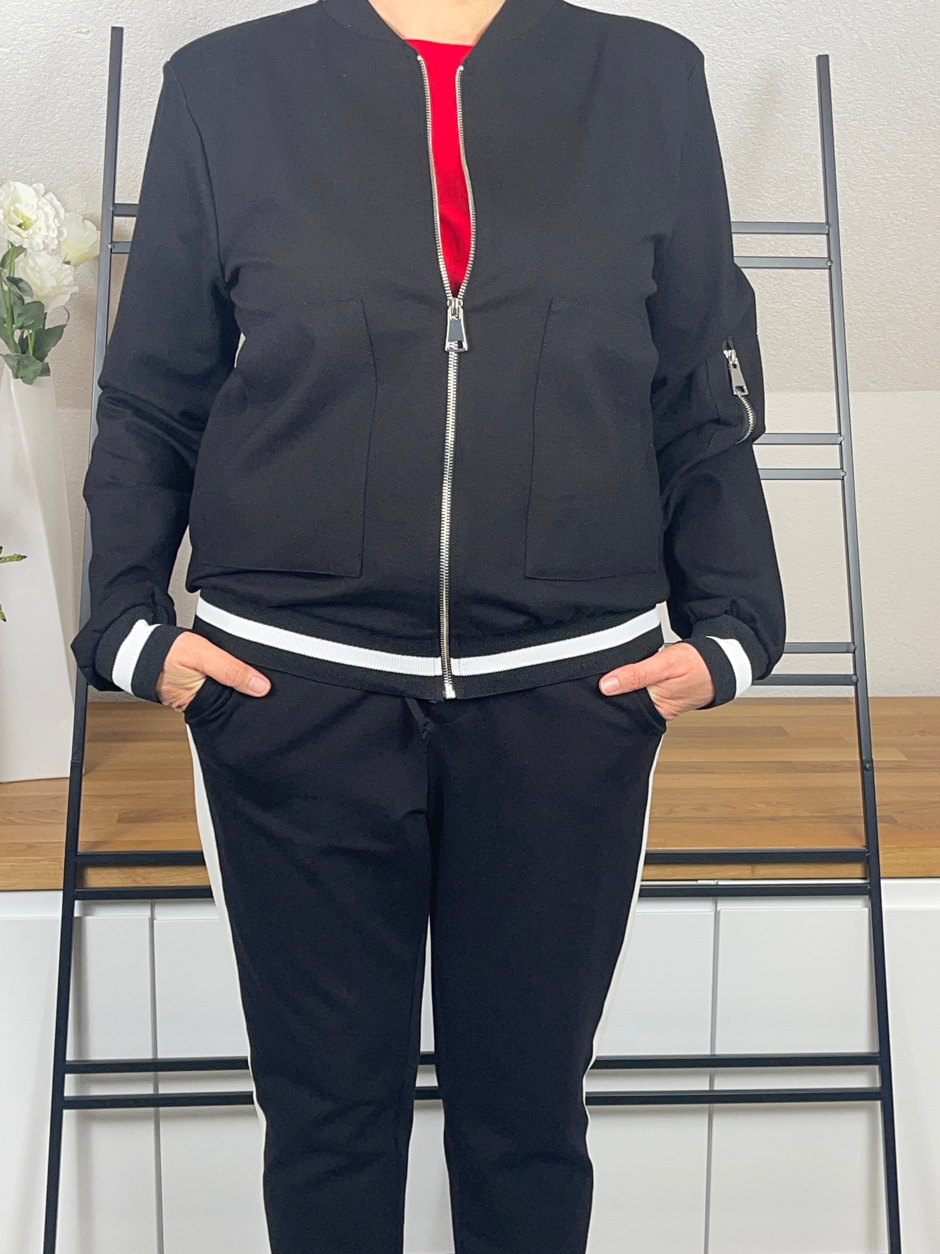 Damen - Blouson mit weißen Streifen- Hosenanzug „Tessa“ in schwarz